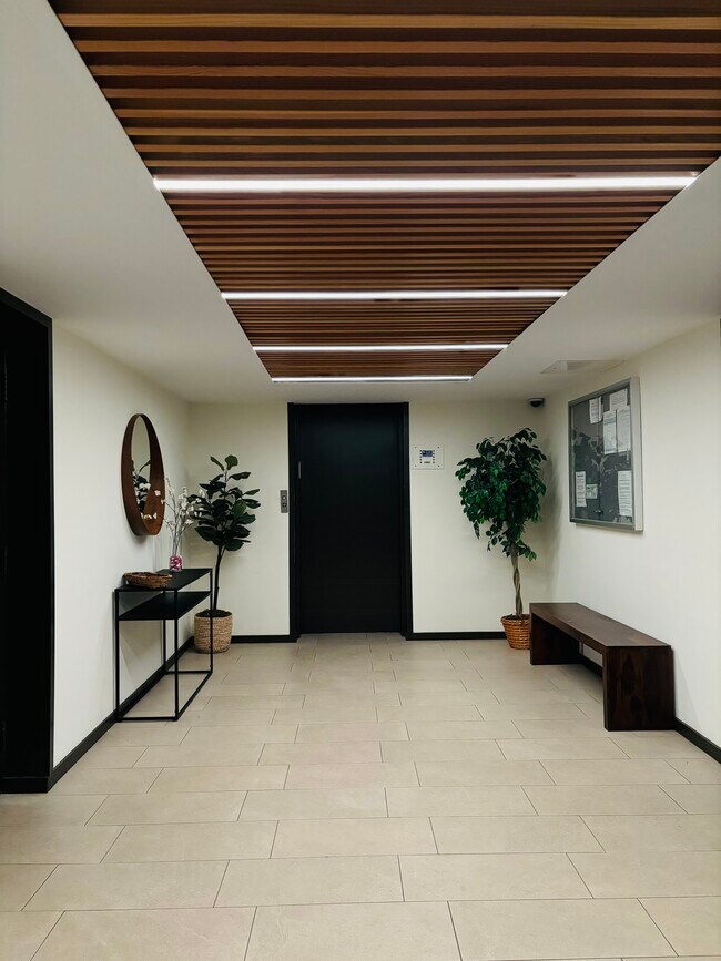 Vestíbulo de entrada - 515 N Jackson St