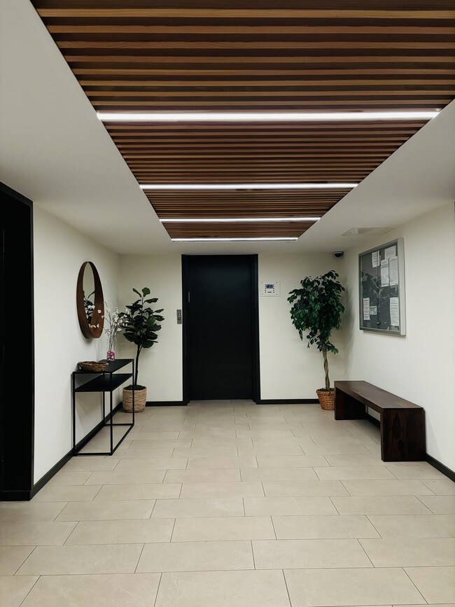 Entrance Lobby - 515 N Jackson St