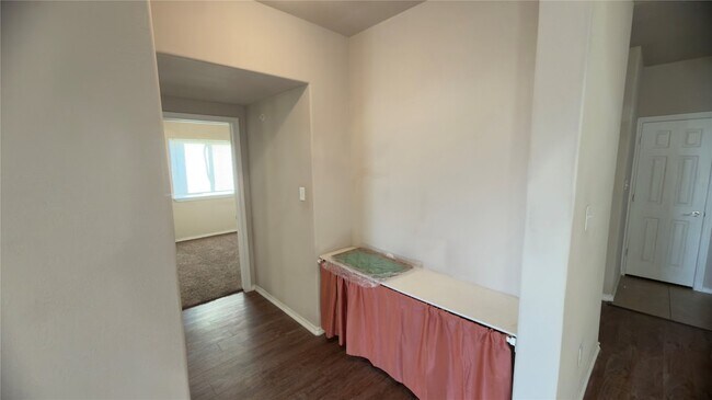 Building Photo - 502 E Hazelwood St