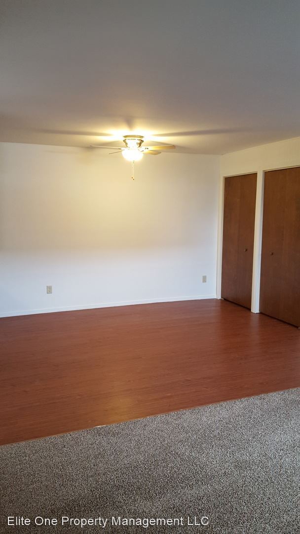 Building Photo - 2151 Meadow Ln