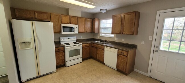 Building Photo - 5805 Pine Needle Ln