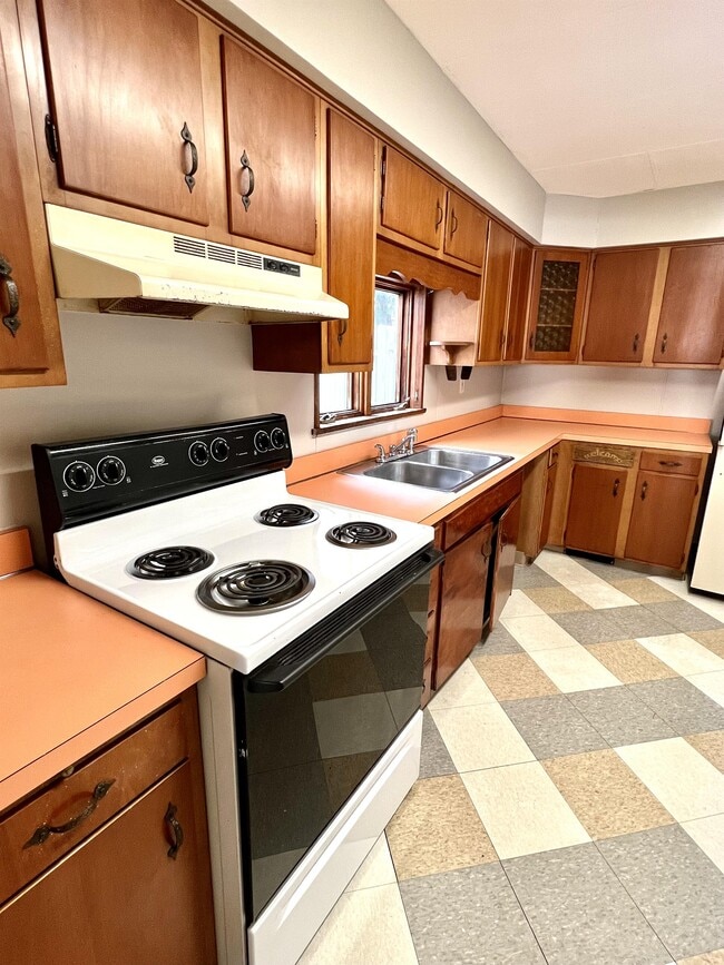 Building Photo - 1124 4th Ave