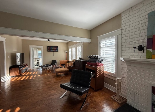 Foto del edificio - 322 W Crest Ave