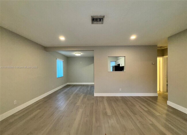 Building Photo - 1304 NW 6th Ave