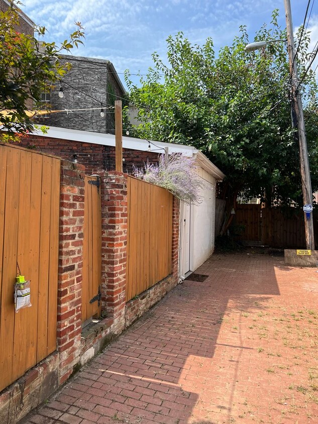 Primary Photo - Lovely Studio Apartment in Truxton Circle ...