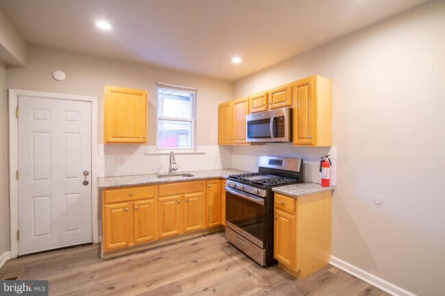 Building Photo - 1308 S 54th St