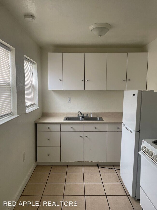 Building Photo - 1 br, 1 bath House - 203 College Dr