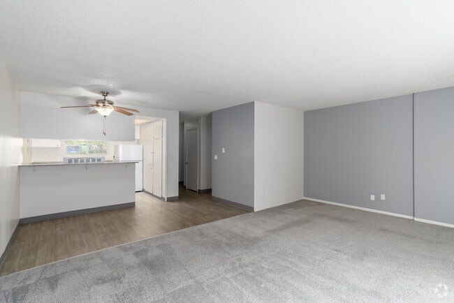 Interior Photo - Chateau Hills