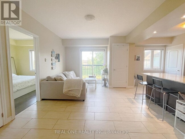 Photo du bâtiment - 886-886 Golf Links Rd
