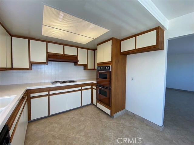 Building Photo - 551 W 40th St