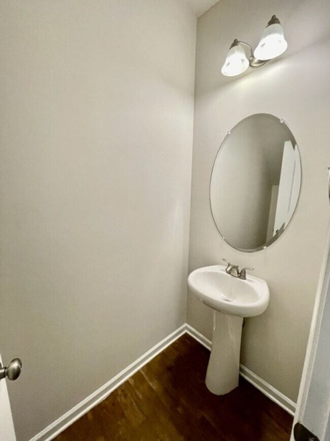 Foto del edificio - Luxurious 2 story 3 bedroom 2.5 bath Townhomes. Located in Salisbury