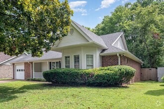 Building Photo - 521 Sugartree Ln