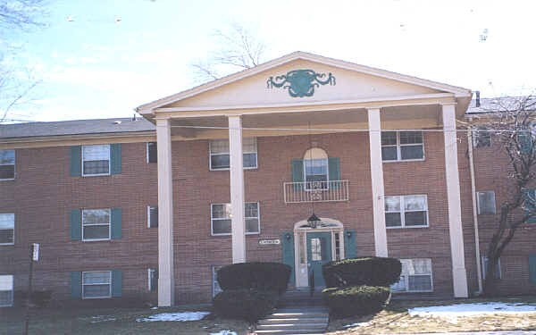 Building Photo - Valleston Manor