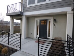 Building Photo - 4744 Hillhouse Cv
