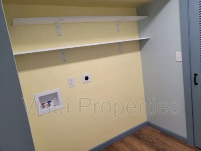 Foto del edificio - 6503 Elmwood St