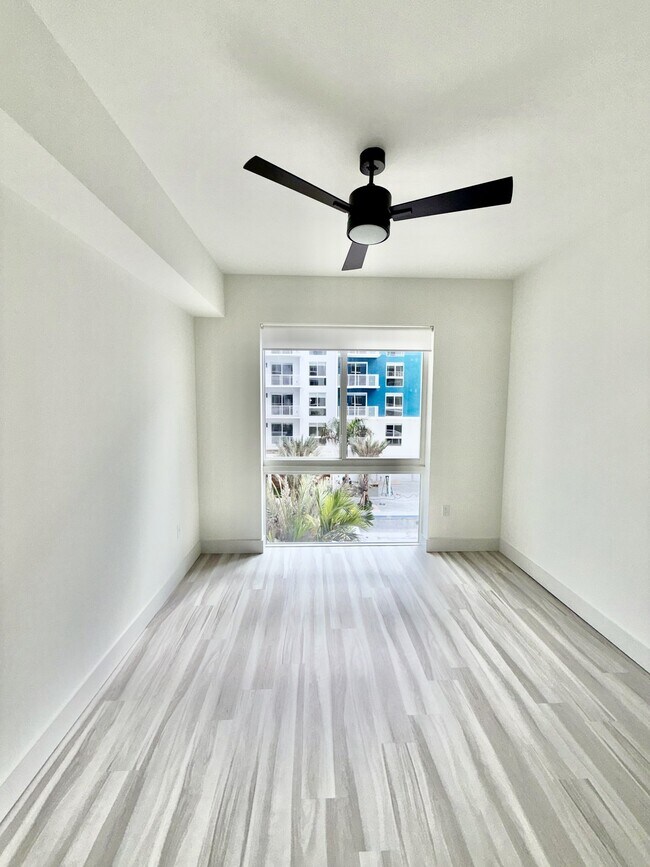 Foto del edificio - 18631 NE 25th Pl