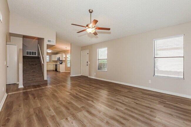 Foto del edificio - 4527 E Hampton Ave
