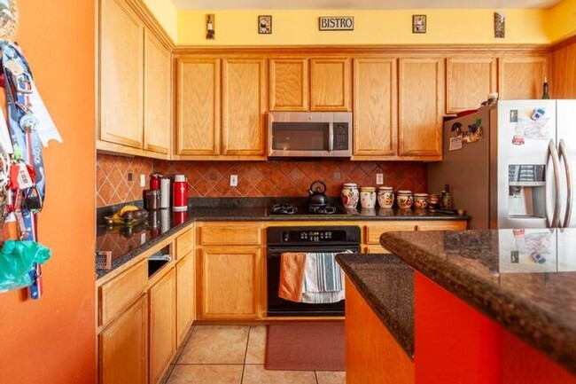 Building Photo - 4 Bedroom Townhome in Dublin