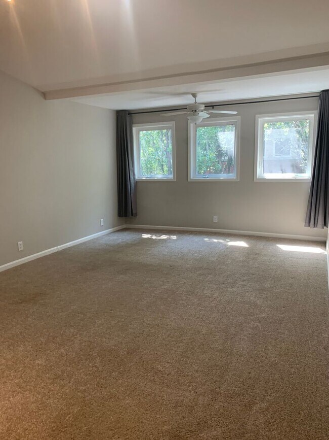 Foto del edificio - Highlands Spacious 2 bedroom/2.5 bath  condo