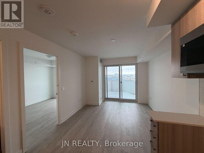 Photo du bâtiment - 1010 Sandy Beach Rd