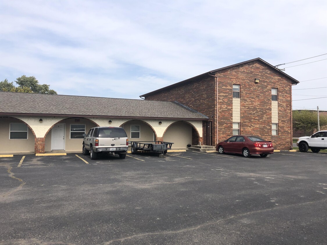 Primary Photo - 116 E Missouri Blvd