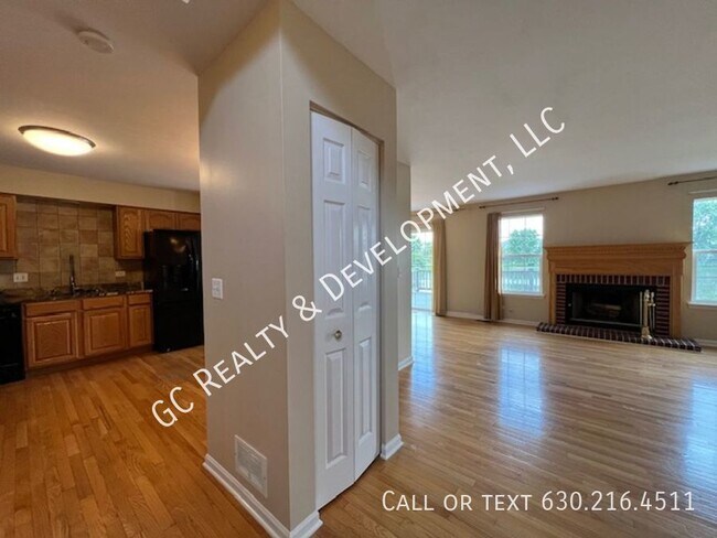 Building Photo - ***WOODLAND HILLS TOWNHOME / 2 BDRM - 3.5 ...
