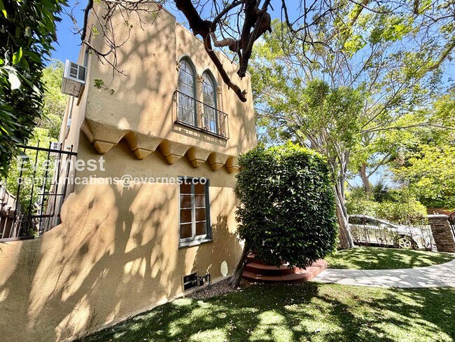 Foto del edificio - 132 N Crescent Heights Blvd