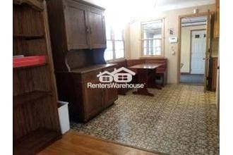 Building Photo - 984 Shryer Ave W