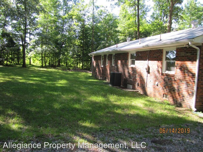 Building Photo - 3 br, 1.5 bath House - 6720 Old Roxbury Rd