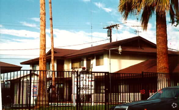 Building Photo - Moreno Palms