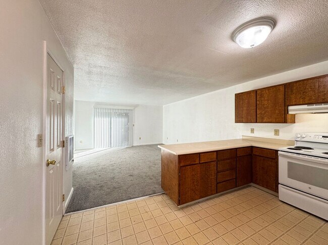 Building Photo - 2148 Primrose Dr