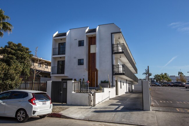 Building Photo - 826 Wilcox Ave