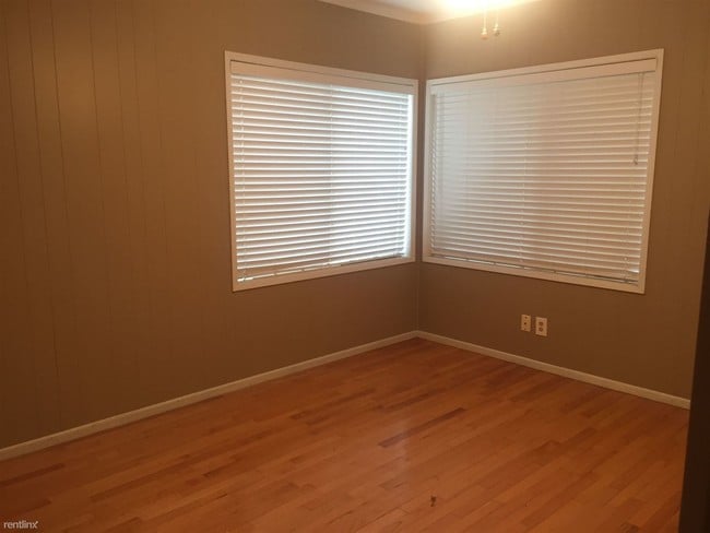 Building Photo - 1165 Belaire Dr NW