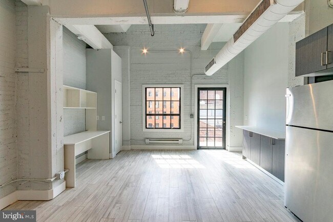 Building Photo - 412 S 13th St