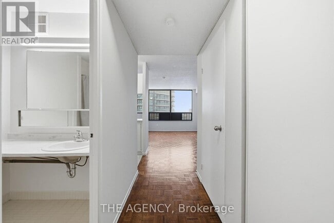 Building Photo - 2360 Dundas St W