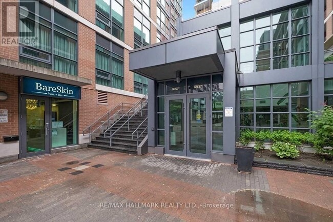 Building Photo - 1171 Queen St W