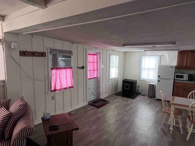 Building Photo - 4867 River Rd