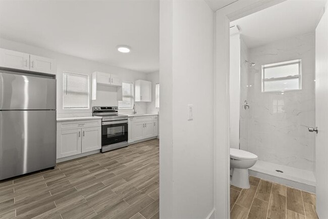 Building Photo - 606 S 13th St