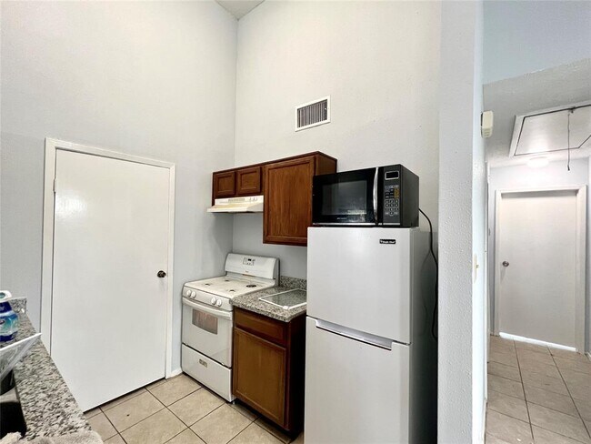 Building Photo - 5127 Beaver Hollow Dr