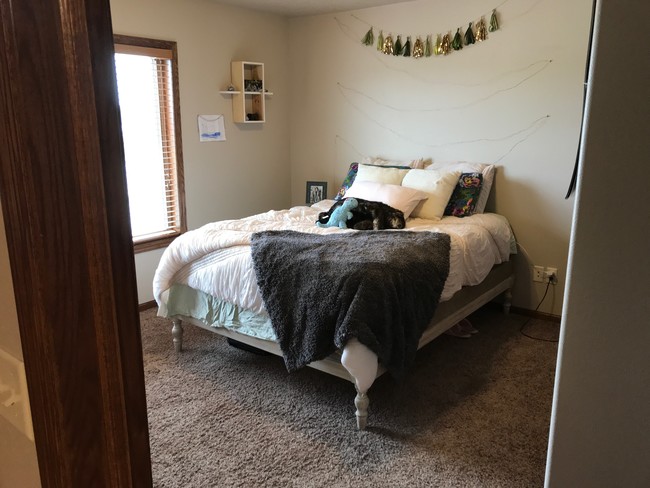 Bedroom - 1338 E Clark St