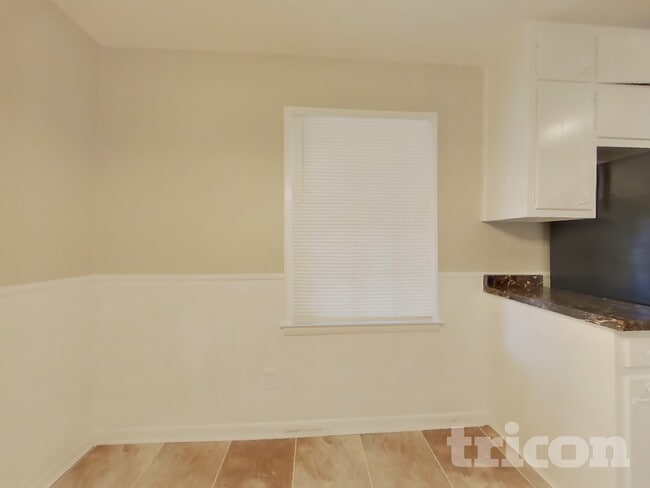 Building Photo - 3842 Wesley Dr