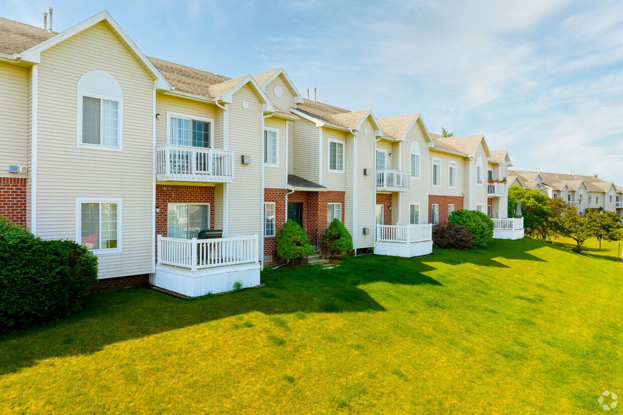 Primary Photo - Blueberry Hill Apartments