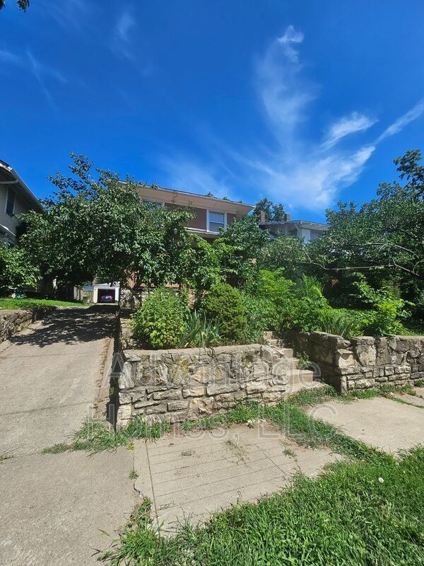 Building Photo - 4235 Mercier St