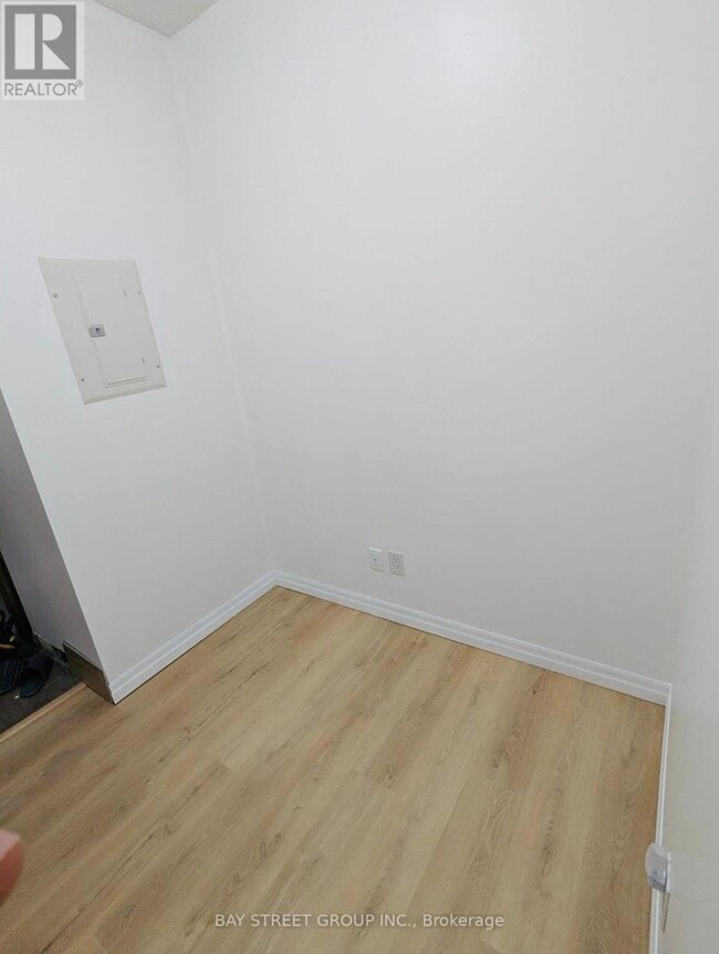 Photo du bâtiment - 225 Webb Dr