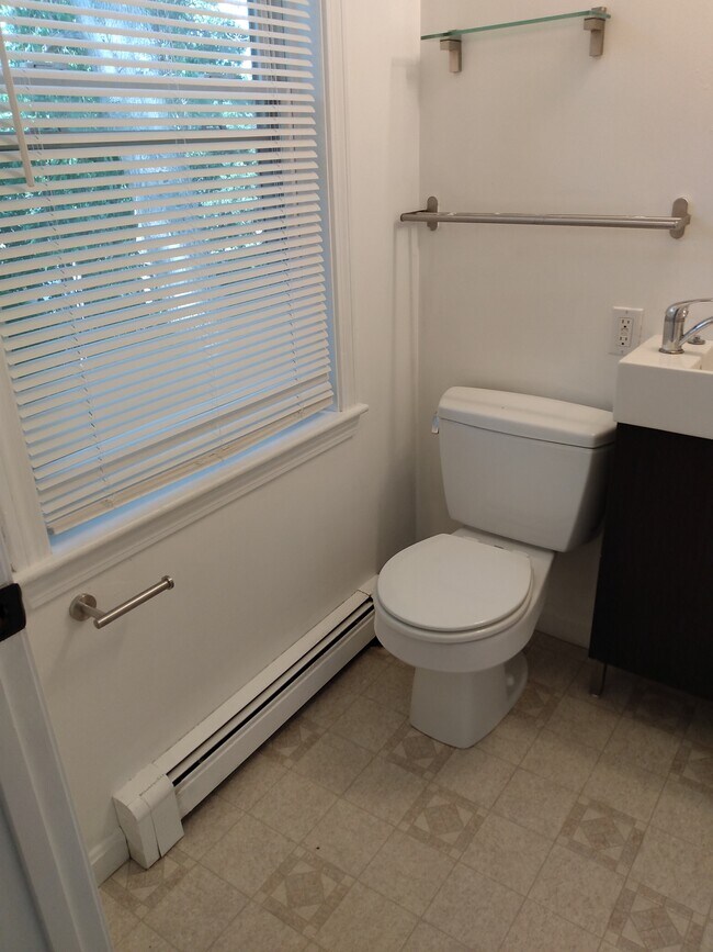 6 McLaughlin St Unit 4, Framingham, MA 01701 Apartments in Framingham, MA