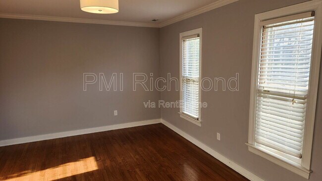 Foto del edificio - 2018 Cambridge Dr