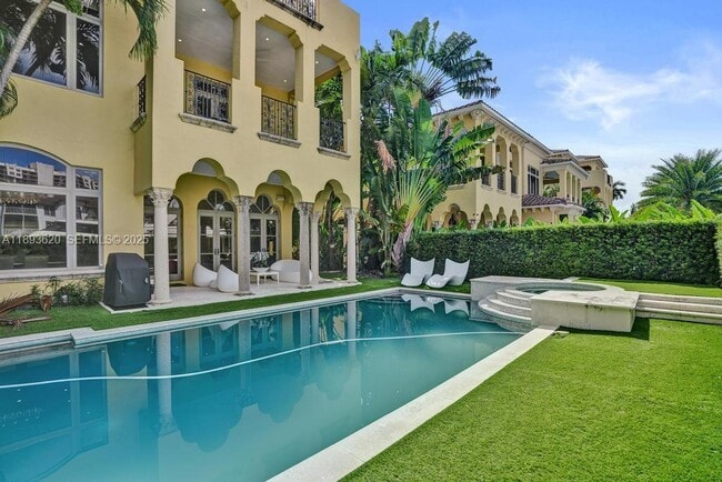 Building Photo - 17001 Collins Ave
