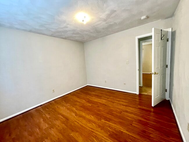 Building Photo - 733 Mayfield Ave