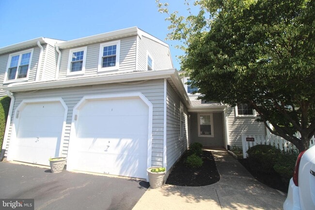 Building Photo - 681A Rose Hollow Dr