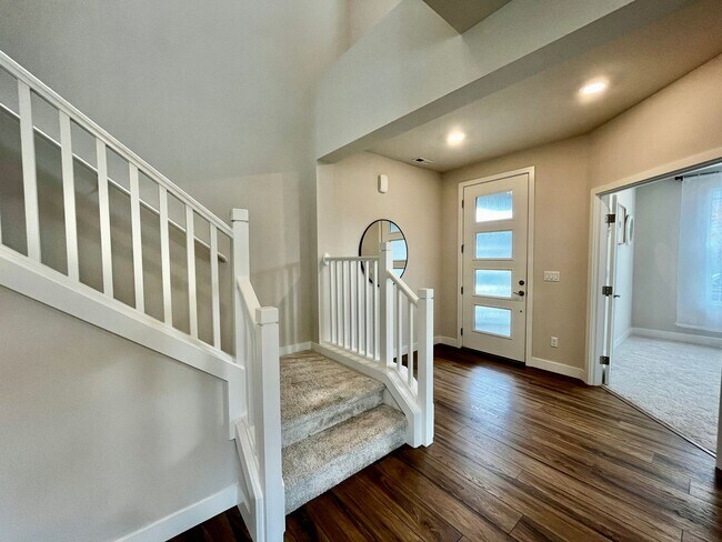 Building Photo - Gorgeous McCormick Village Home